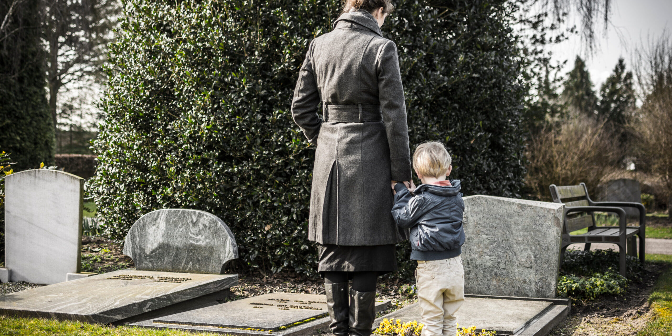 mother and child at graveyard Image to illustrate bereavement